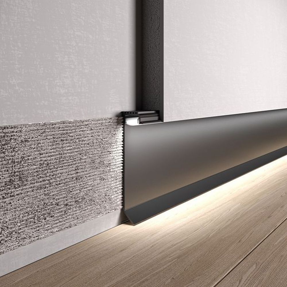 Zócalo oculto de aluminio con iluminación LED, con una altura de 60 mm