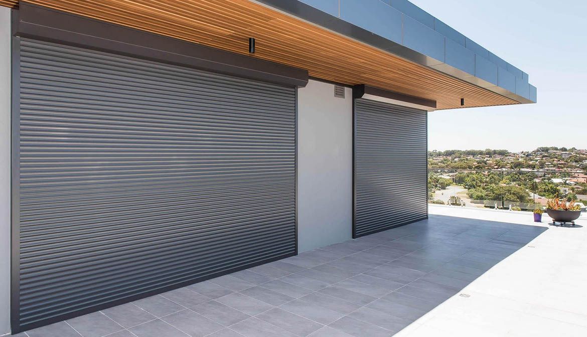 Persianas enrollables para puertas en viviendas e instalaciones industriales
